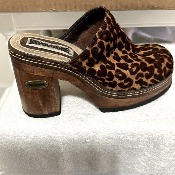 Riverstone size 8 Animal print slip on clogs. - Picture 7 of 11
